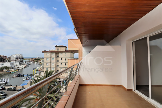 Appartement vue canal avec piscine à 500 m de la mer