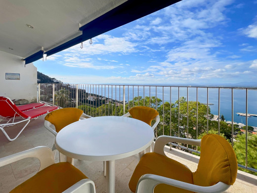 Maison vue mer avec plusieurs terrasses