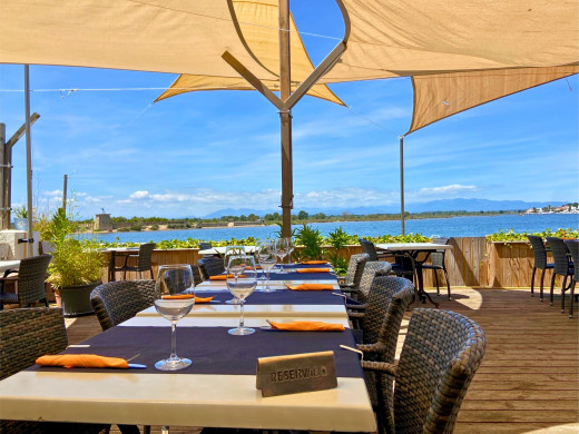 Restaurante en venta con amarre para embarcaciones en Roses