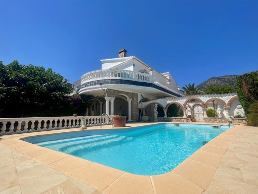 Belle maison avec piscine dans un quartier calme à Mas Boscà, Roses