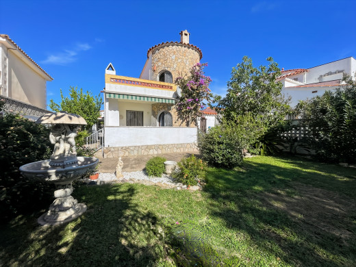 Maison à Empuriabrava avec jardin et garage