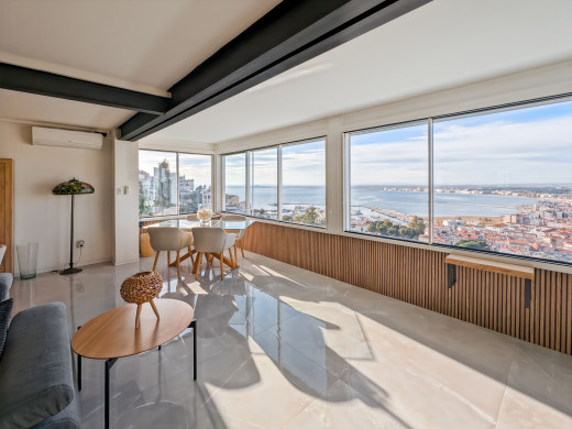 Appartement duplex moderne avec vue mer