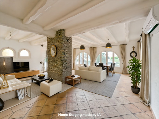 Villa mit 30m langem Bootsanleger, sehr nah am Strand