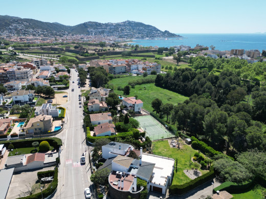 High-end villa with large garden and indoor swimming pool in Roses