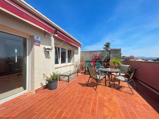 Penthouse avec grande terrasse et vue, à Figueres