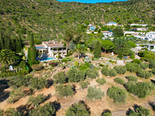 Propiedad con encanto en Pau: 9500 m², piscina, naturaleza y vistas