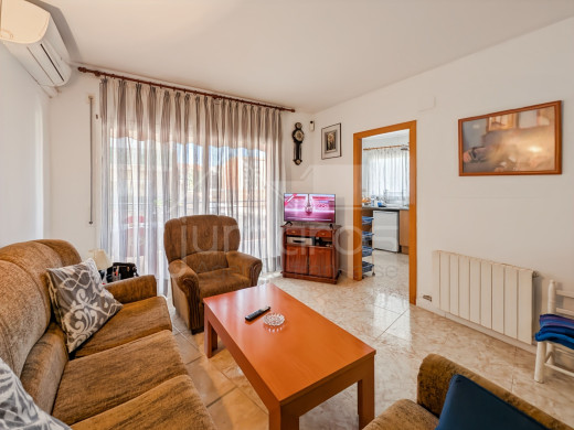 3-bedroom flat with terrace and unobstructed views in Figueres