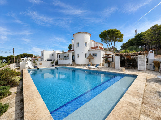 Maison avec piscine, terrasses et garage à L'Escala