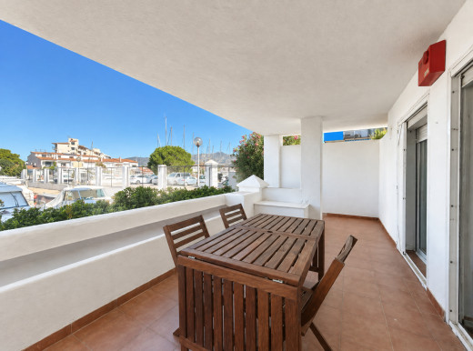 Appartement avec grande terrasse et amarre privée à Santa Margarida