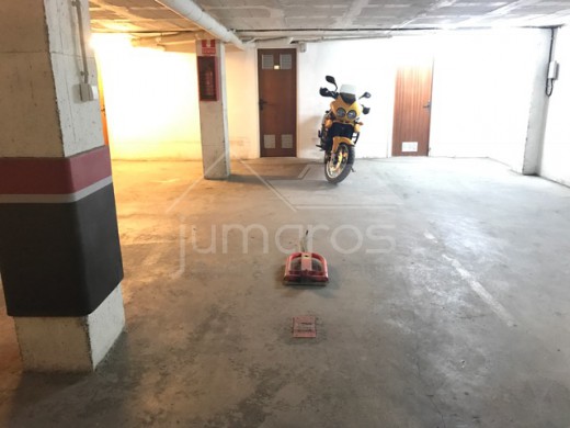 Parking avec cave en sous-terrain