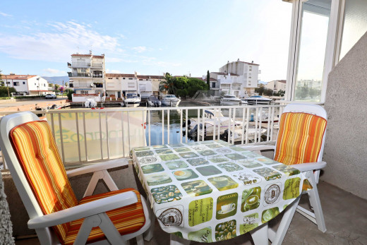 Studio avec terrasse vue canal