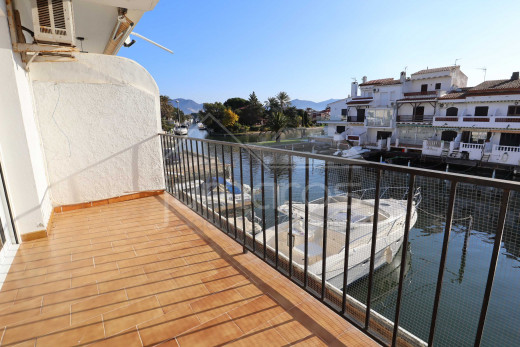 Appartement 2 chambres, terrasse et vue canal