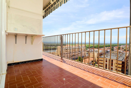 1ère ligne mer avec grande terrasse et 2 chambres