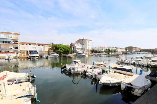 Studio avec terrasse vue canal