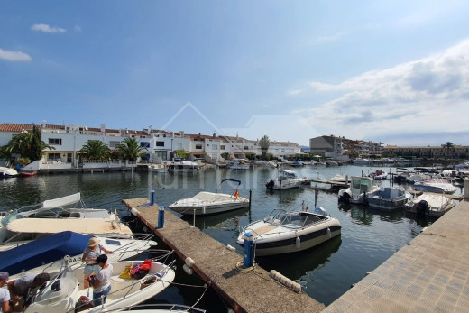 Appartement vue canal avec amarre en pleine propriété
