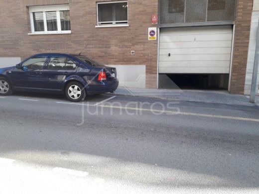 Place de parking quartier centre Roses