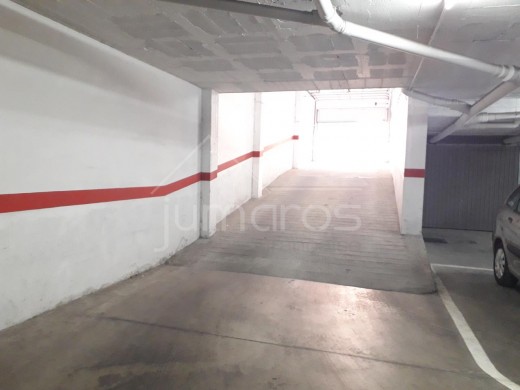 Place de parking quartier centre Roses
