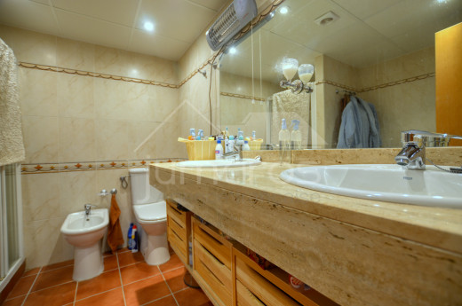 Superbe duplex avec 4 chambres, piscine, terrasse et garage