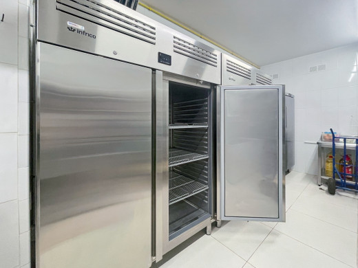 Immeuble avec appartement et restaurant en vente à Roses