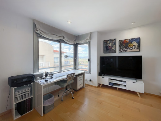 Luxuswohnung in Figueres mit 2 Parkplätzen und Abstellraum