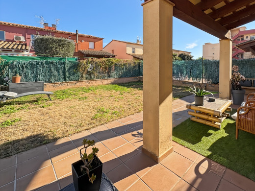Modern house with garden and garage in Empuriabrava