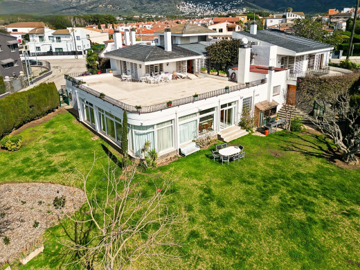 High-end villa with large garden and indoor swimming pool in Roses