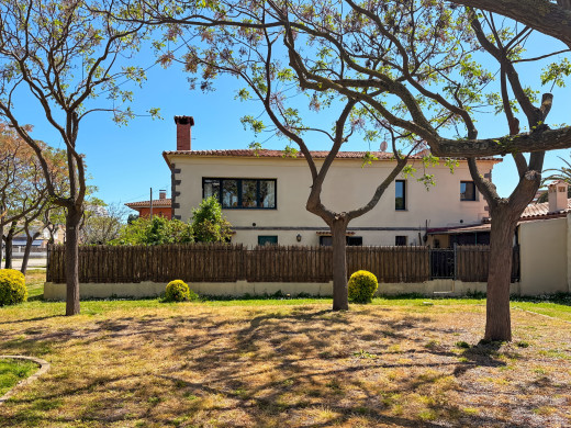 Villa avec jardin et piscine, à quelques pas du canal à Empuriabrava
