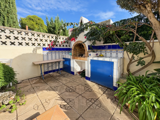 Maison à Empuriabrava avec piscine et garage, près de la plage
