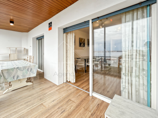 Helle Wohnung mit Meerblick in Roses