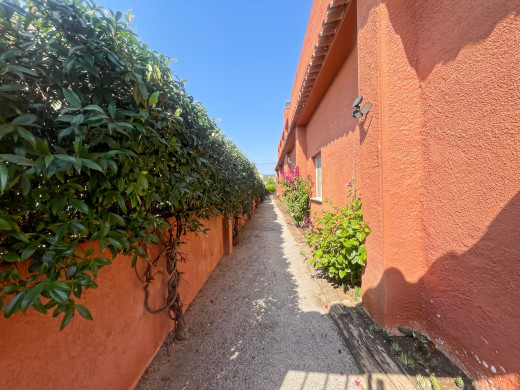 Haus mit Pool und Garage in der Nähe von Figueres, in Llers