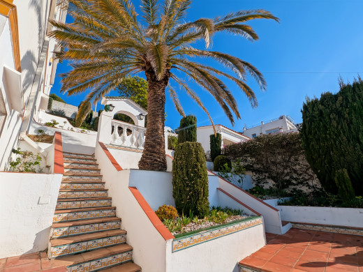 House in Roses-Canyelles, 180° panoramic sea view with swimming pool and private garage