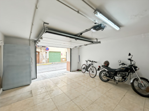 Apartamento dúplex con terraza y garaje en el corazón del Alt Empordà