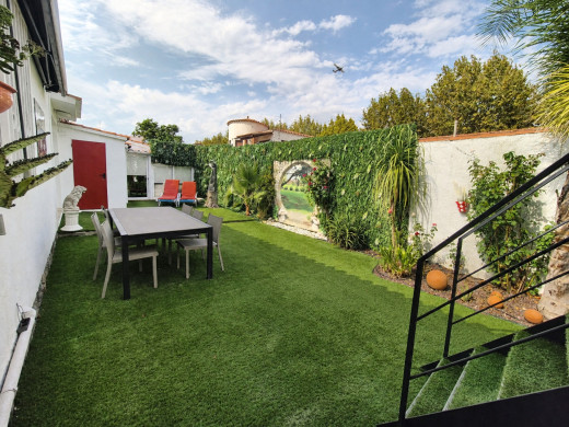 Casa de planta baja con piscina y jardín en Empuriabrava