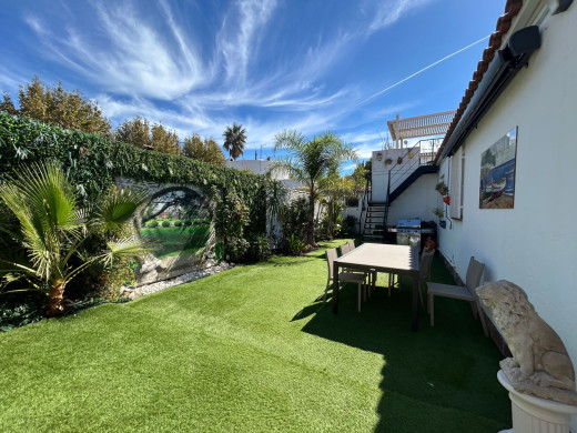 Ebenerdiges Haus mit Pool und Garten in Empuriabrava