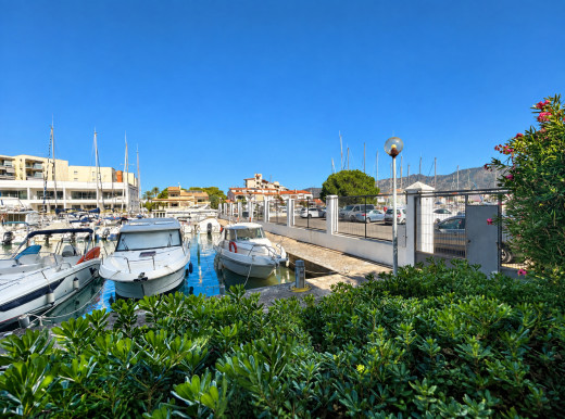 Appartement avec grande terrasse et amarre privée à Santa Margarida