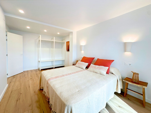 Apartment with mooring and tourist license, renovated in Empuriabrava