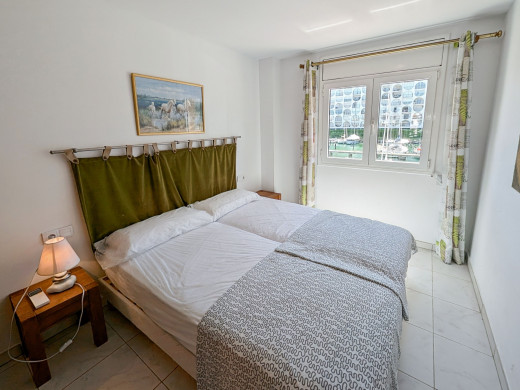 3 apartment building with garage and 20 m mooring in Empuriabrava