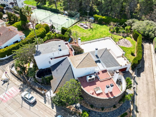 High-end villa with large garden and indoor swimming pool in Roses
