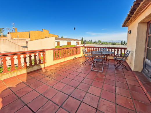 Haus mit Terrasse im Dorfzentrum von Albons