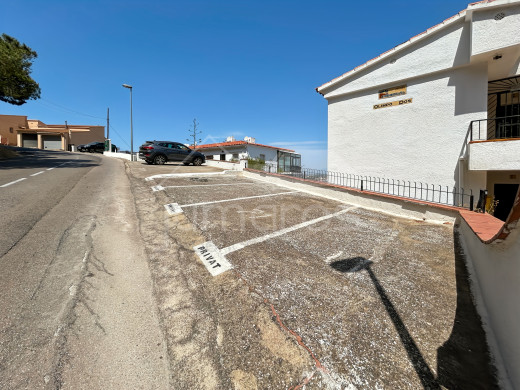 Appartement rénové avec vue mer, parking et débarras