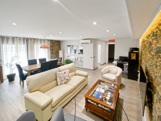 Maison rénovée avec garage et licence touristique dans le centre de Roses