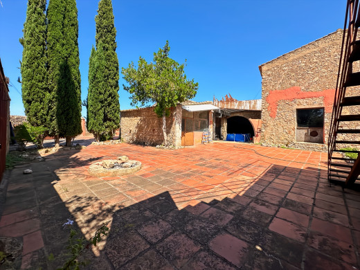 Traditional Catalan masia for sale in L'Escala, Costa Brava