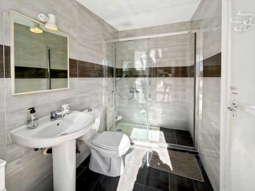 Casa, 4 dormitorios con piscina y garaje