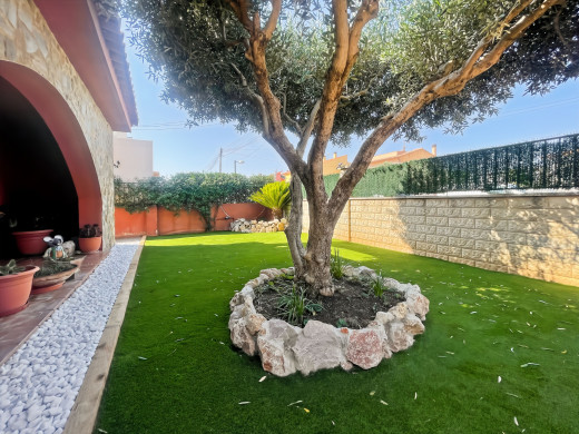 Haus mit Pool und Garage in der Nähe von Figueres, in Llers