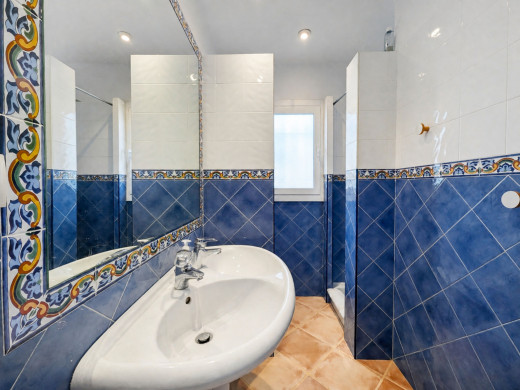 Maison avec vue mer, 6 chambres et 2 garages à Canyelles