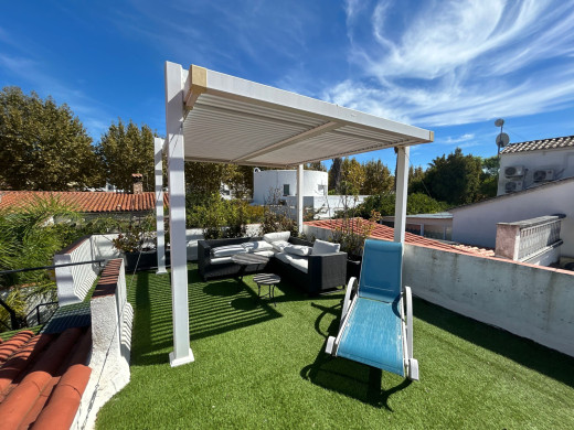 Ebenerdiges Haus mit Pool und Garten in Empuriabrava