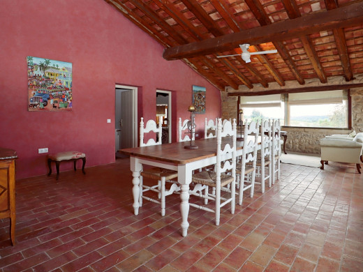 Farmhouse with outbuilding and 5000m2 of land in Catalonia