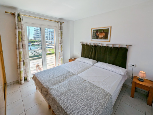3 apartment building with garage and 20 m mooring in Empuriabrava