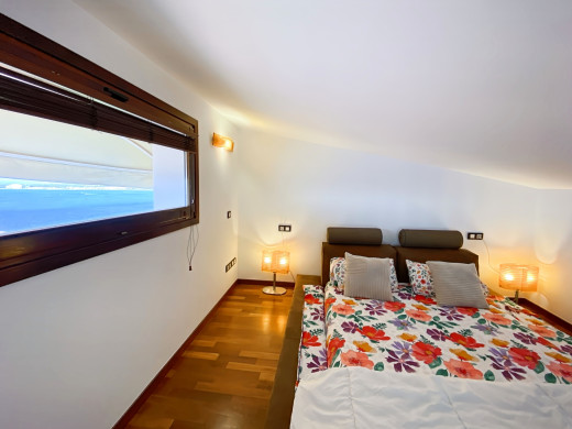 Villa de lujo con vistas panorámicas al mar y licencia turística en Roses