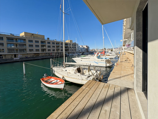 Casa con amarre privado, obra nueva, en Empuriabrava
